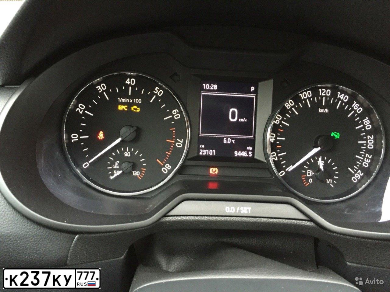 Фото автомобиля VOLKSWAGEN TIGUAN, 2019 — госномер Е472АР790. Цвет: БЕЖЕВЫЙ