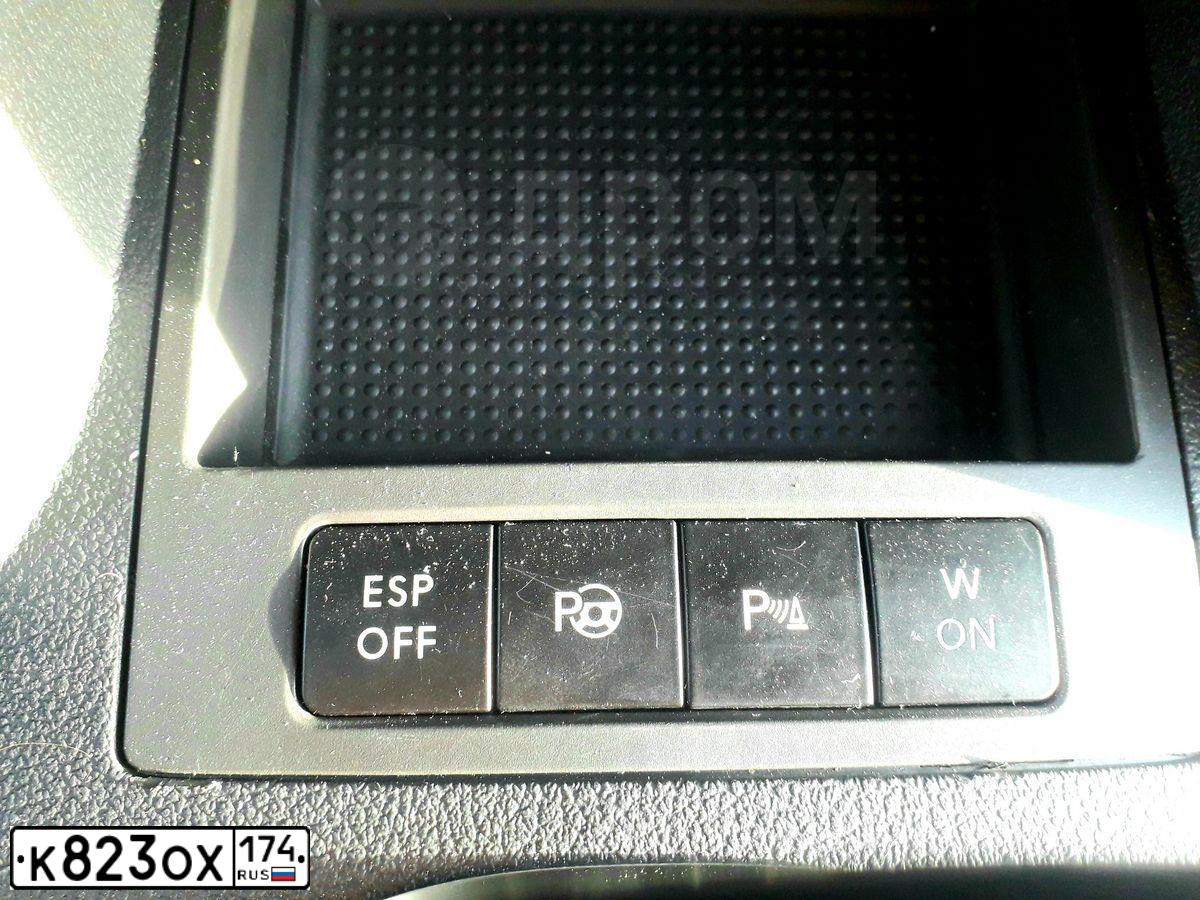 Фото автомобиля VOLKSWAGEN TOURAN, 2007 — госномер К823ОХ174. Цвет: ВИШНЕВО-КРАСНЫЙ