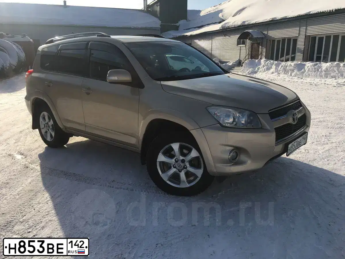 Фото автомобиля TOYOTA RAV4, 2010 — госномер Е278ВТ138