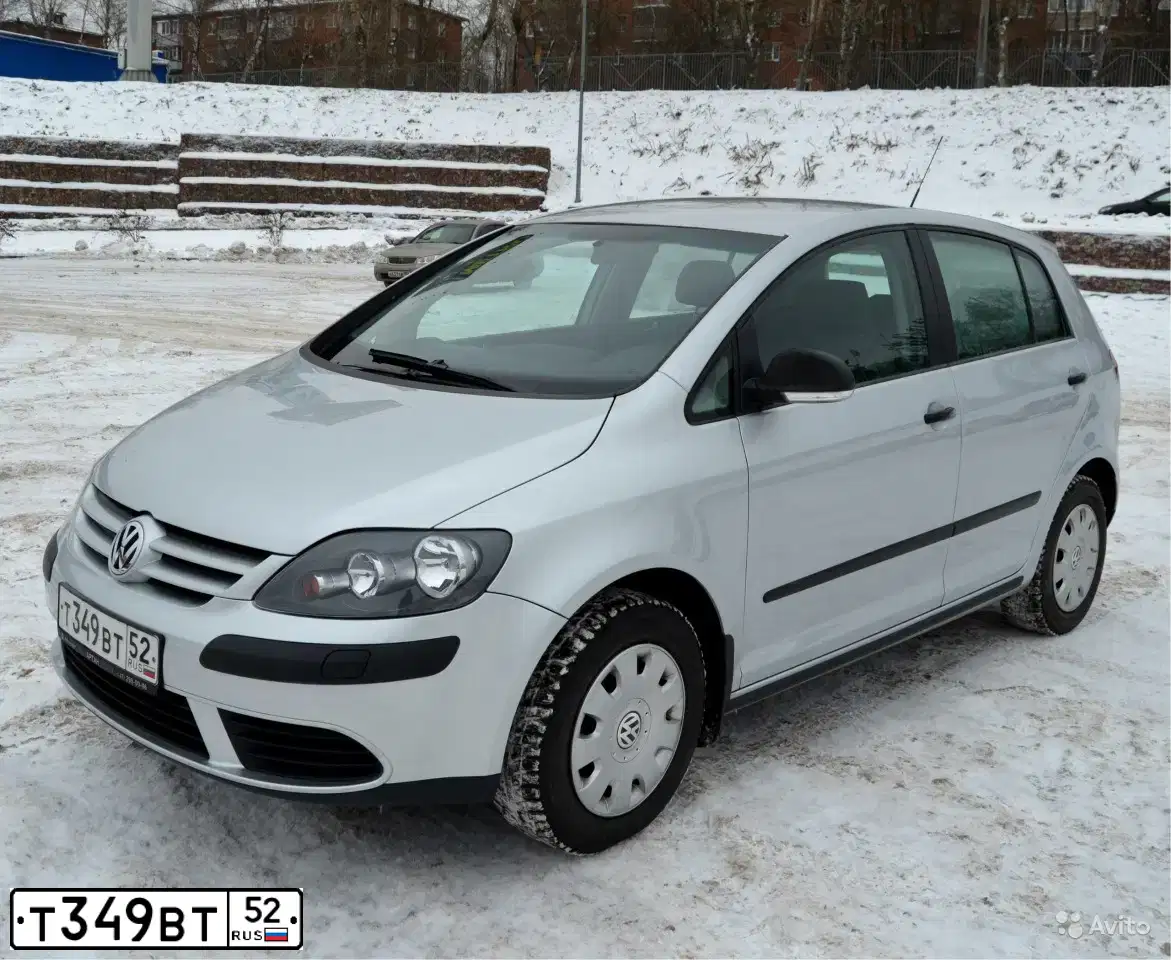 Фото автомобиля VOLKSWAGEN GOLF PLUS, 2006 — госномер С455РК198. Цвет: Серебристый