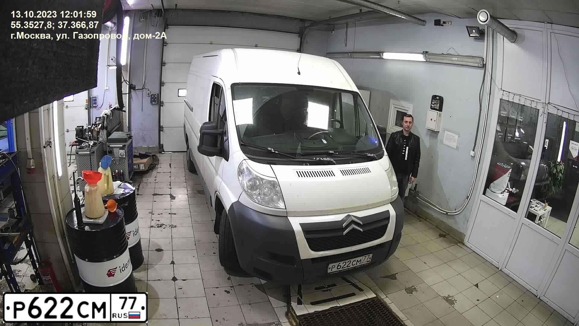 Фото автомобиля VOLKSWAGEN CADDY, 1996 — госномер Р622СМ77. Цвет: БЕЛЫЙ