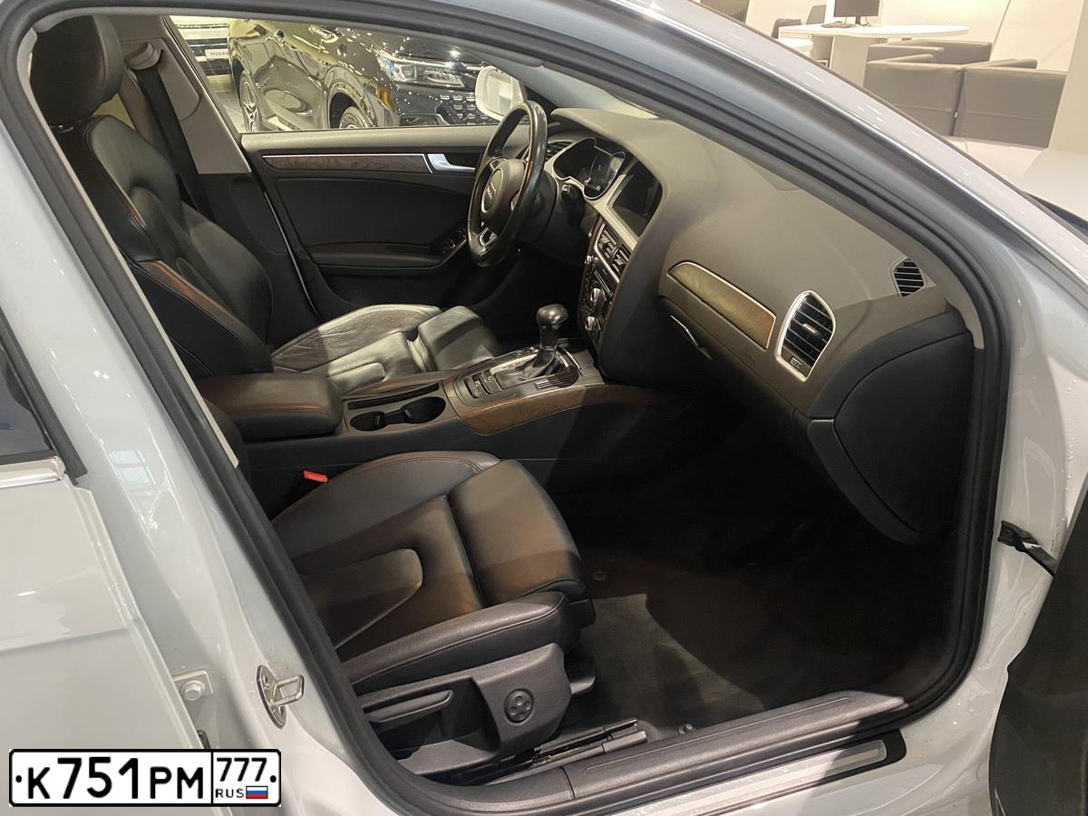 Фото автомобиля AUDI A4, 2015 — госномер Н700ЕВ977. Цвет: БЕЛЫЙ