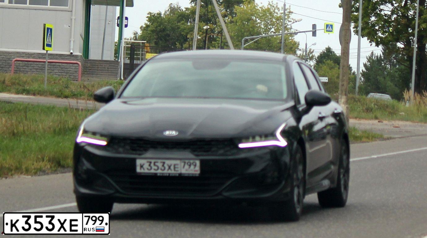 Фото автомобиля KIA K5, 2020 — госномер К353ХЕ799. Цвет: ЧЕРНЫЙ