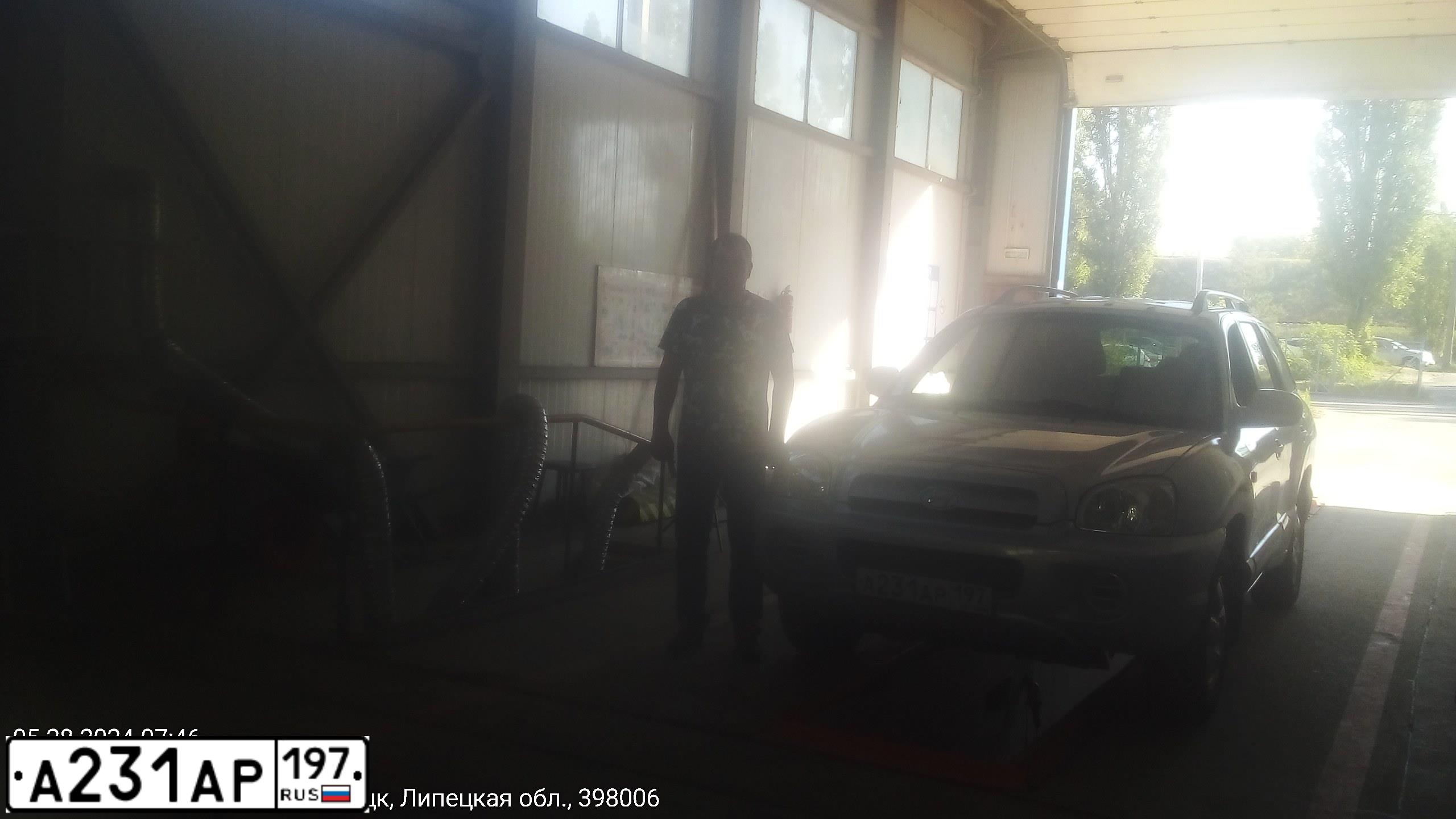 Фото автомобиля HYUNDAI SANTA FE, 2010 — госномер Р148ОН48
