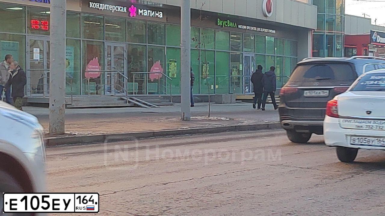Фото автомобиля LADA 2114 SAMARA, 2013 — госномер Е105ЕУ164. Цвет: Белый