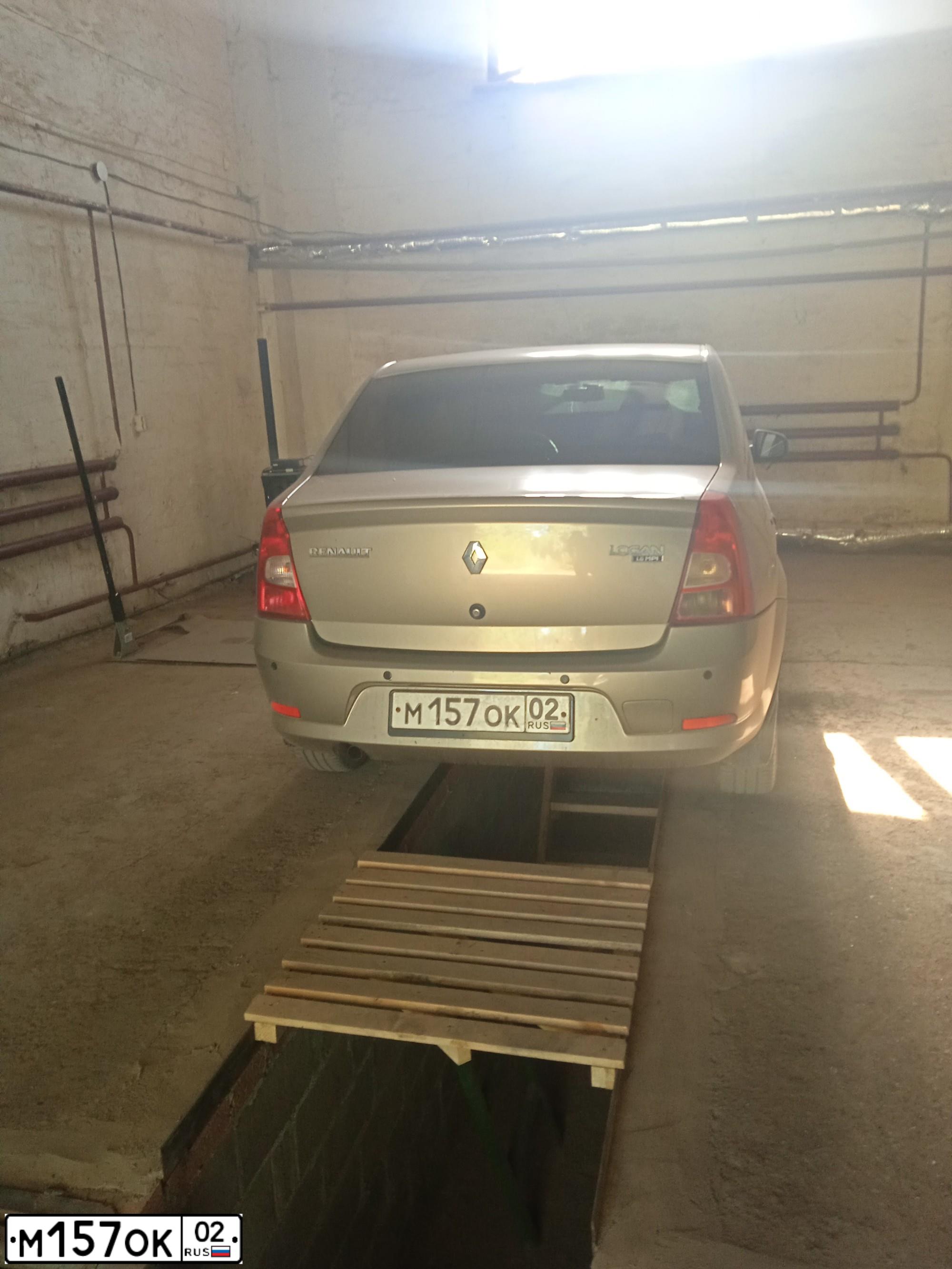 Фото автомобиля RENAULT LOGAN, 2010 — госномер М157ОК02. Цвет: БЕЖЕВЫЙ