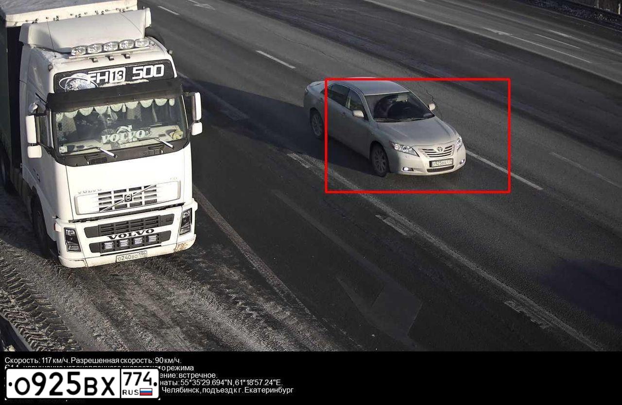 Фото автомобиля TOYOTA CAMRY, 2006 — госномер О925ВХ774. Цвет: Серебристый