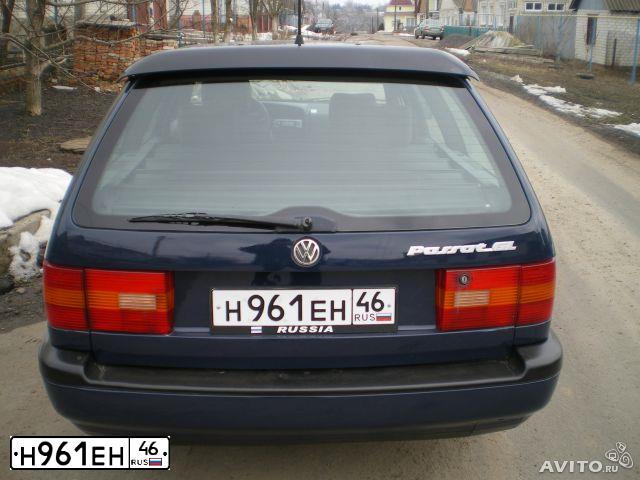Фото автомобиля VOLKSWAGEN PASSAT, 1995 — госномер К665АТ90. Цвет: СИНИЙ
