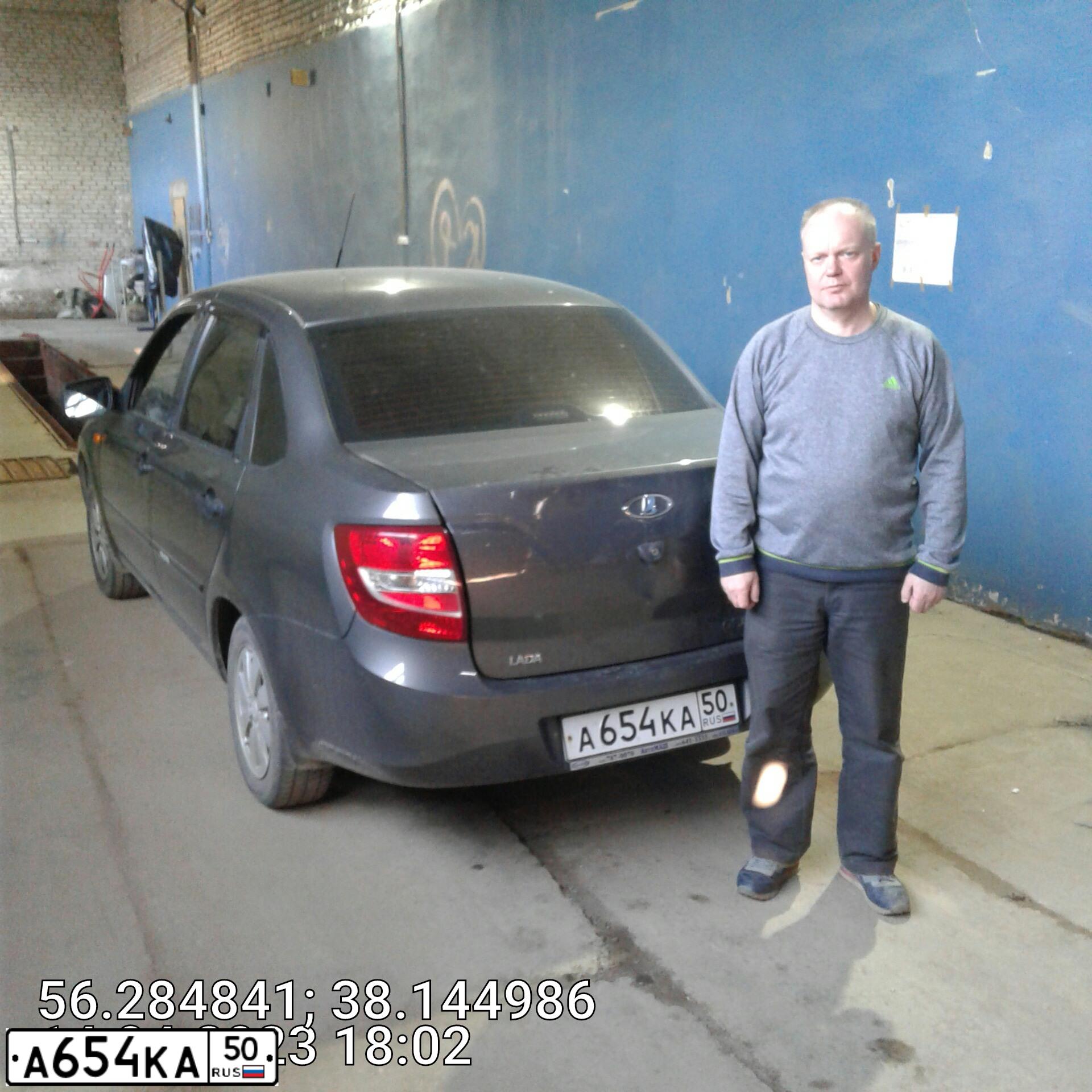 Фото автомобиля LADA 2190 GRANTA, 2013 — госномер А654КА50. Цвет: СЕРЫЙ