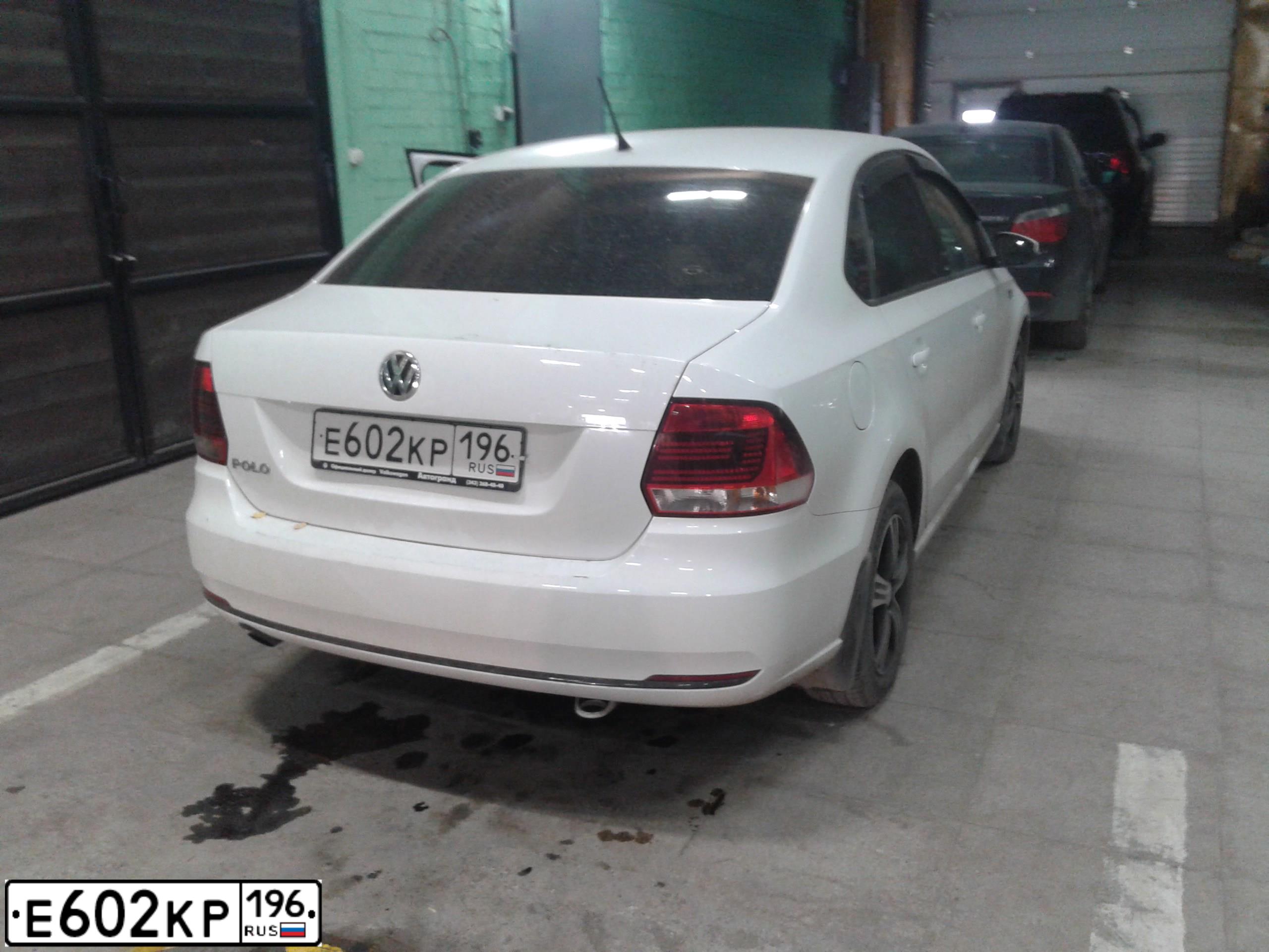 Фото автомобиля VOLKSWAGEN POLO, 2016 — госномер Е602КР196. Цвет: БЕЛЫЙ