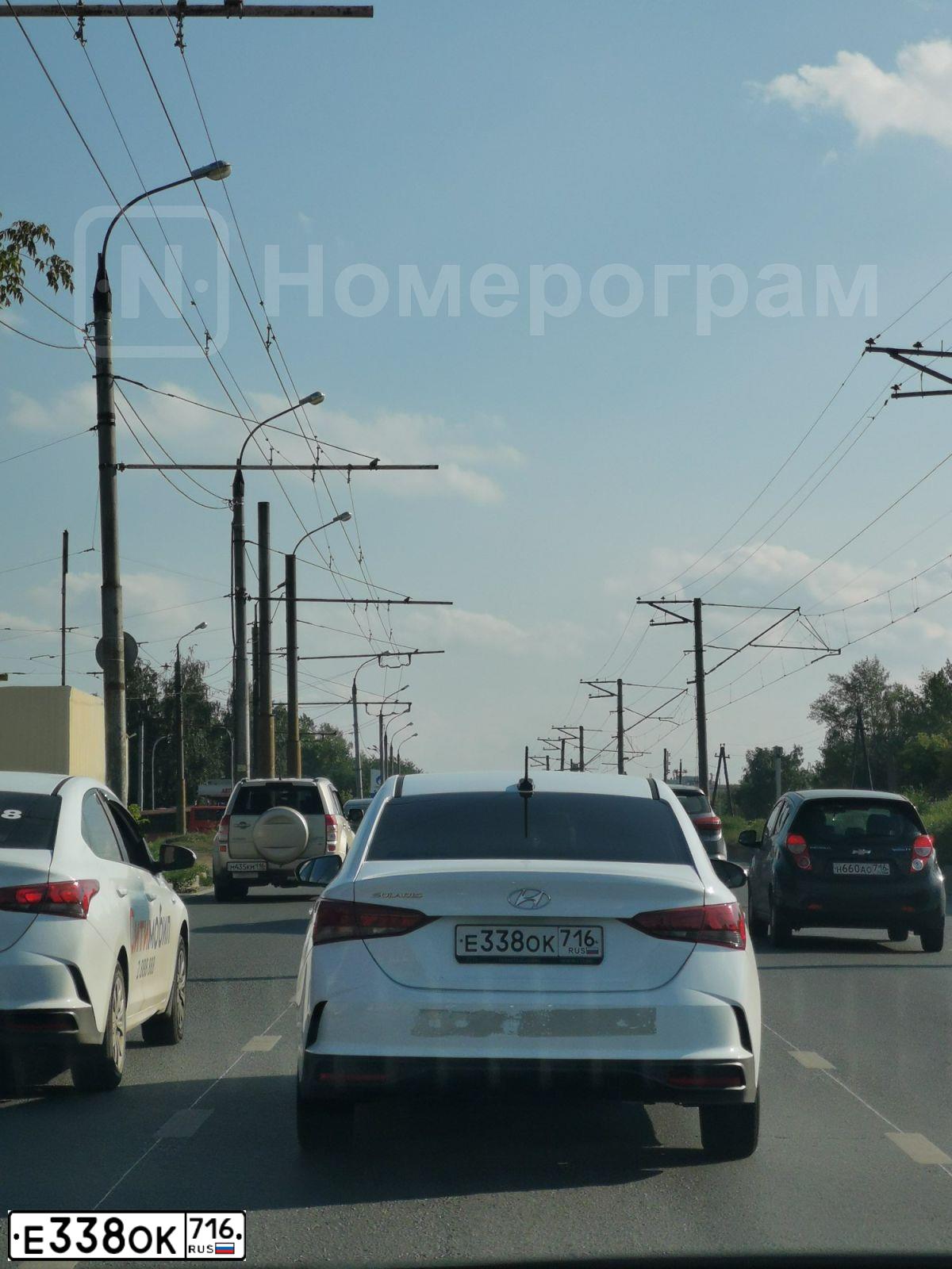 Фото автомобиля HYUNDAI SOLARIS, 2020 — госномер Е338ОК716. Цвет: Белый