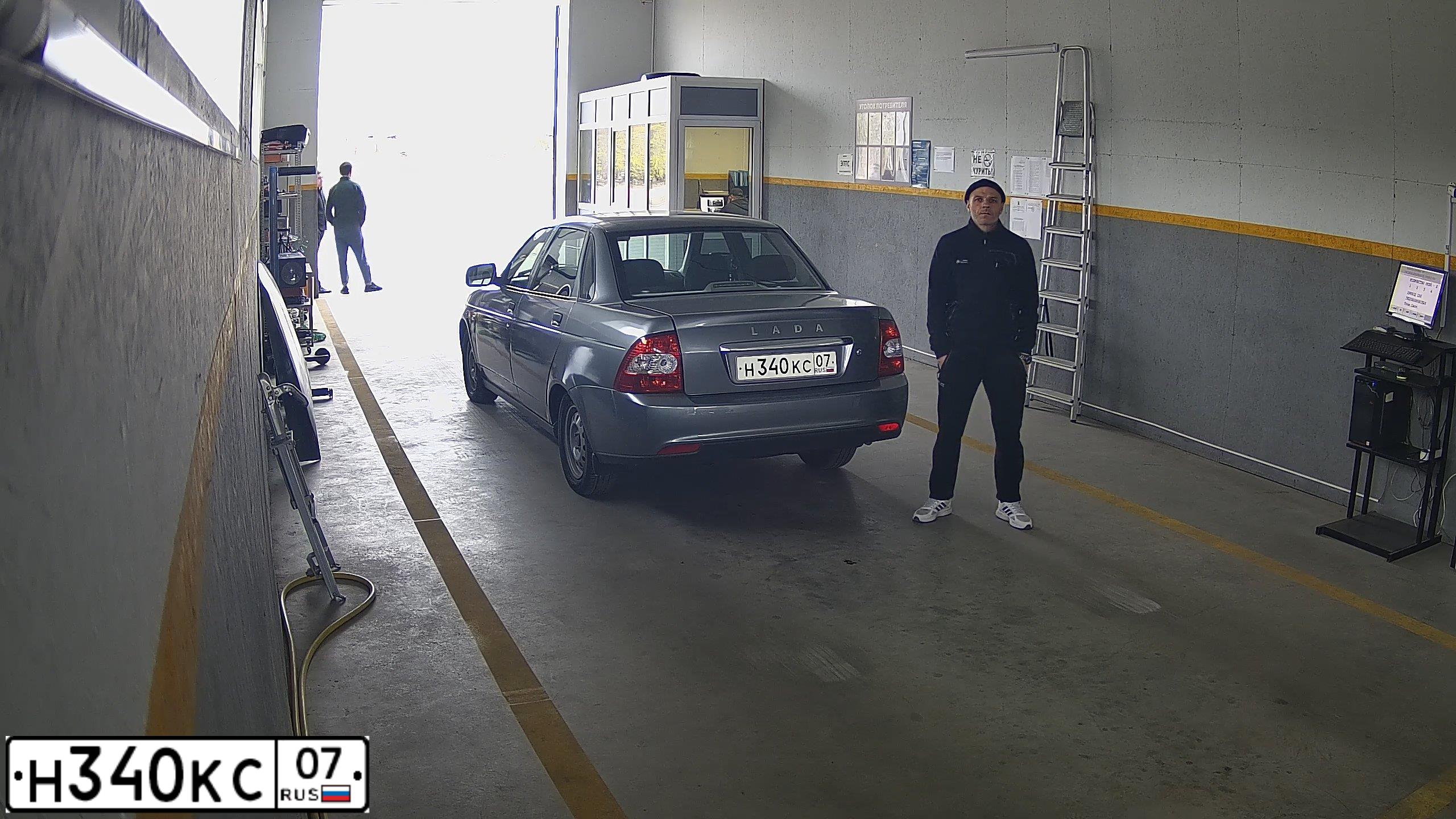 Фото автомобиля LADA 2170 PRIORA, 2008 — госномер М176КН26. Цвет: СРЕДНИЙ СЕРО-ЗЕЛЕНЫЙ МЕТ