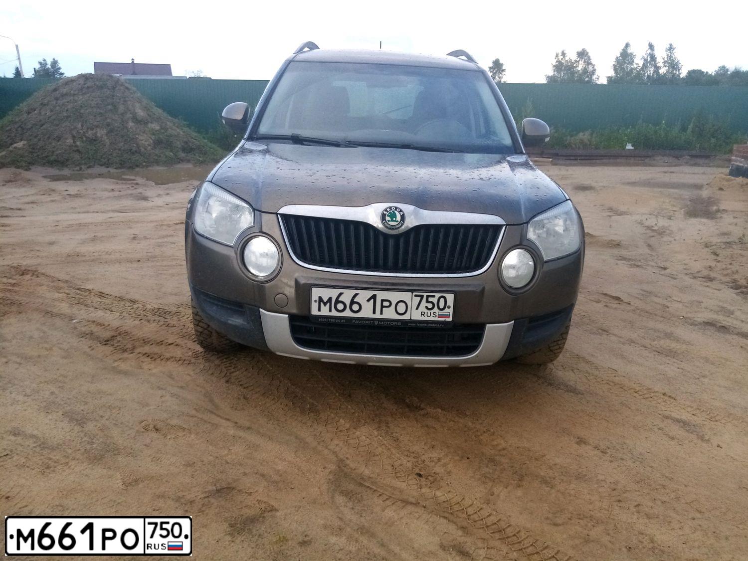 Фото автомобиля SKODA YETI, 2011 — госномер А283ТУ33. Цвет: Коричневый