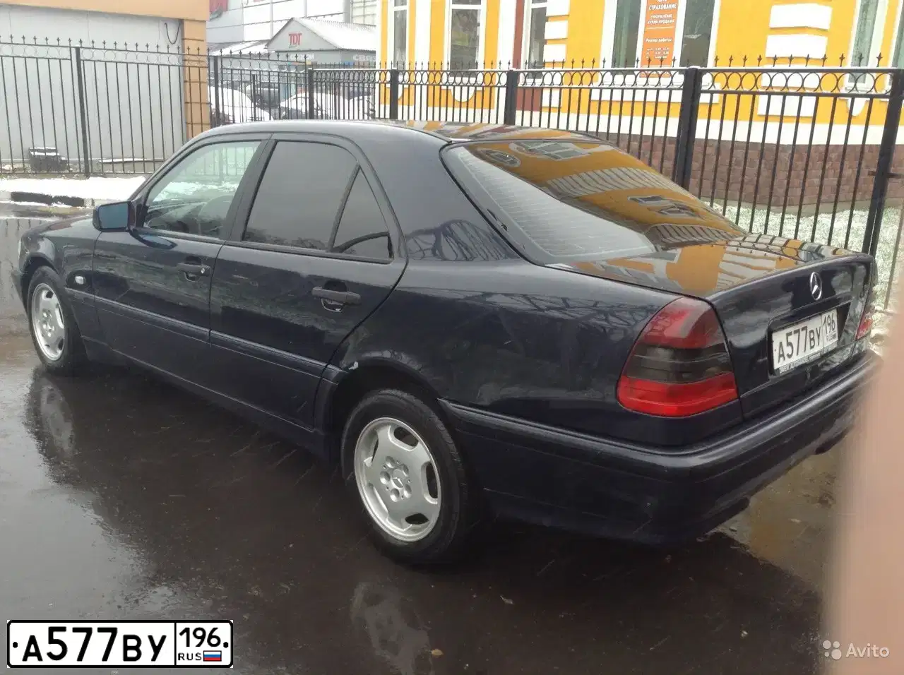 Фото автомобиля MERCEDES-BENZ C180, 1998 — госномер Х682УХ05. Цвет: синий