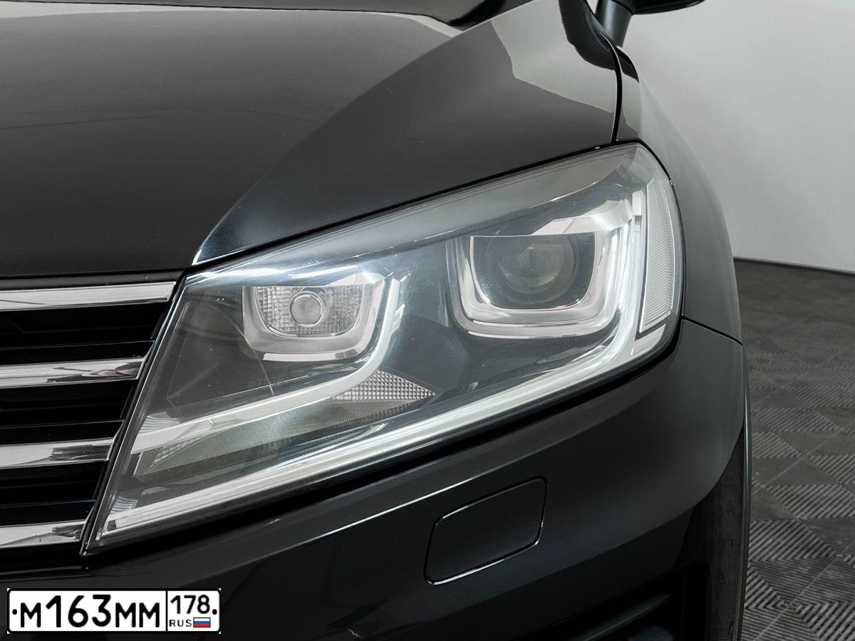 Фото автомобиля VOLKSWAGEN TOUAREG, 2012 — госномер М163ММ178. Цвет: ТЕМНО-СЕРЫЙ