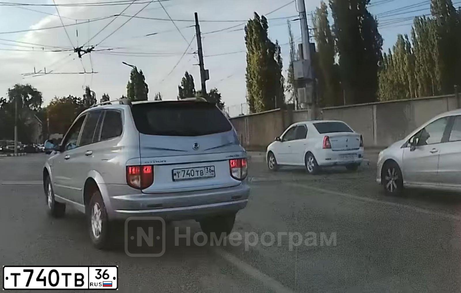 Фото автомобиля SSANGYONG KYRON, 2007 — госномер Т740ТВ36. Цвет: СЕРЕБРИСТЫЙ МЕТАЛЛИК