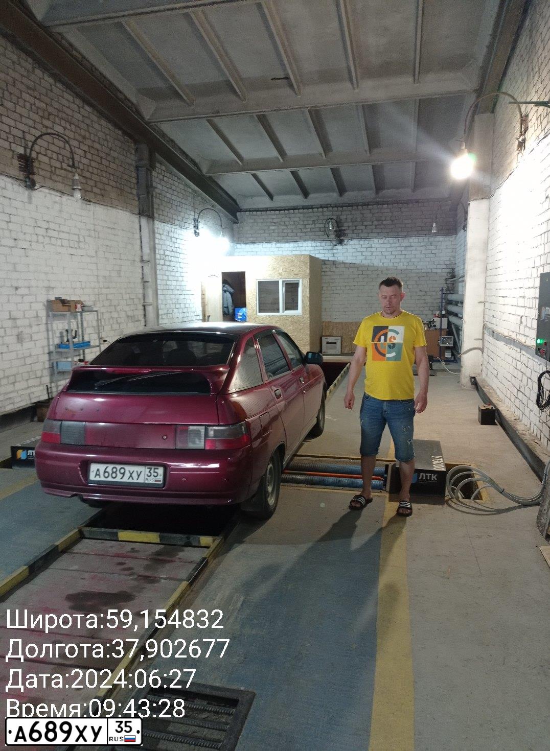 Фото автомобиля LADA 2112 LADA, 2005 — госномер М993СХ35. Цвет: ТЕМНО-МАЛИНОВЫЙ