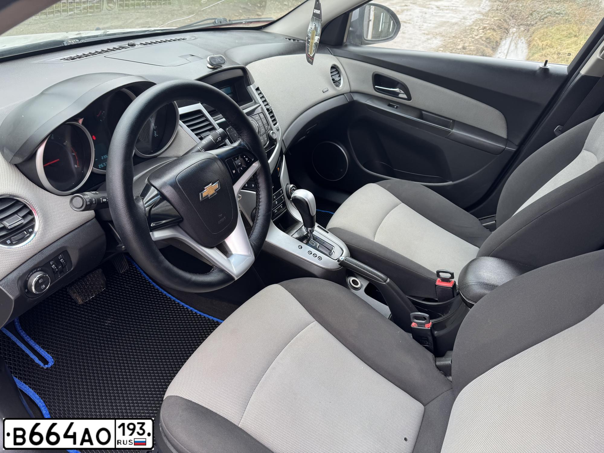 Фото автомобиля CHEVROLET CRUZE, 2012 — госномер В664АО193. Цвет: СЕРЕБРИСТЫЙ МЕТАЛИК