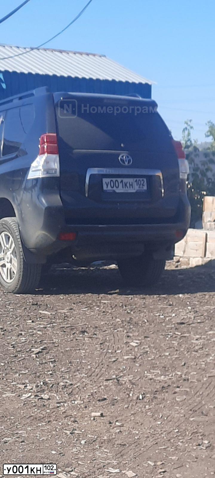 Фото автомобиля TOYOTA LANDCRUISER, 2010 — госномер У001КН102. Цвет: ЧЕРНЫЙ