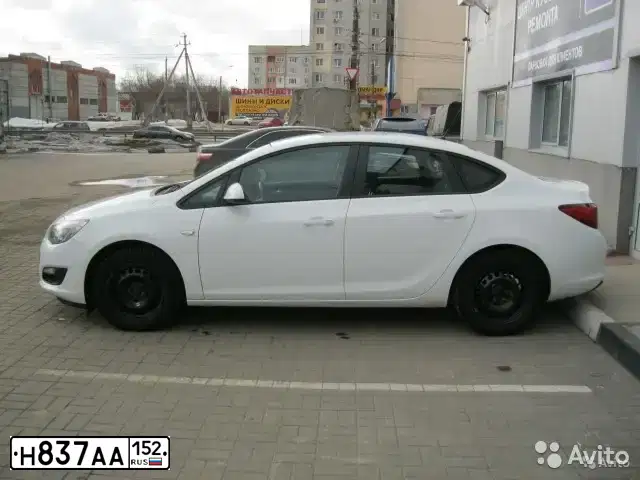 Фото автомобиля OPEL ASTRA, 2013 — госномер В400ХЕ37