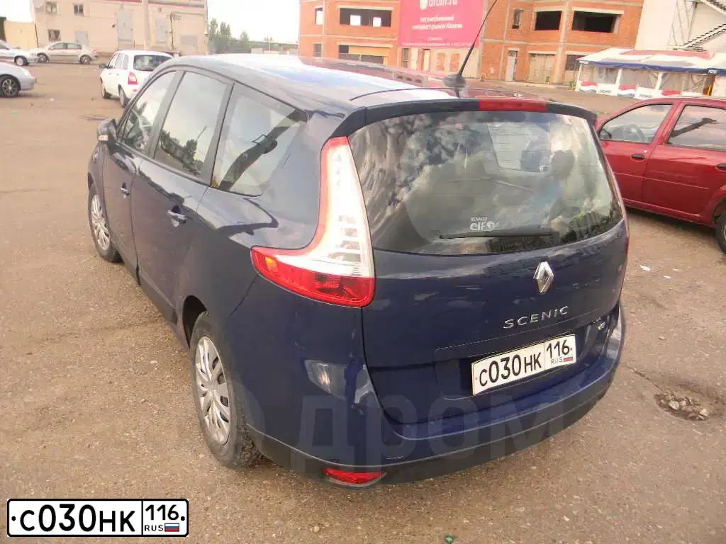 Фото автомобиля RENAULT MEGANE /GRAND/ SCENIC, 2010 — госномер Е204ТВ763. Цвет: синий