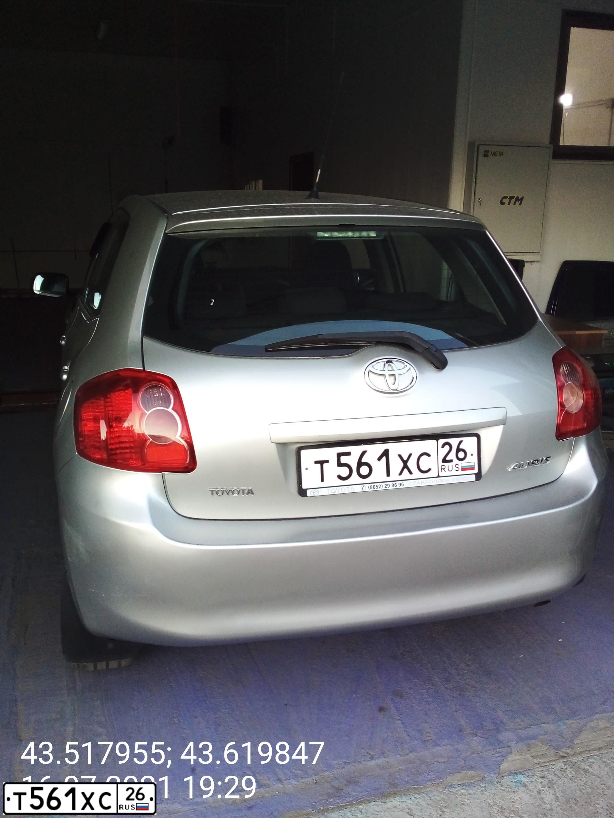 Фото автомобиля TOYOTA AURIS, 2007 — госномер Т561ХС26. Цвет: Серебристый