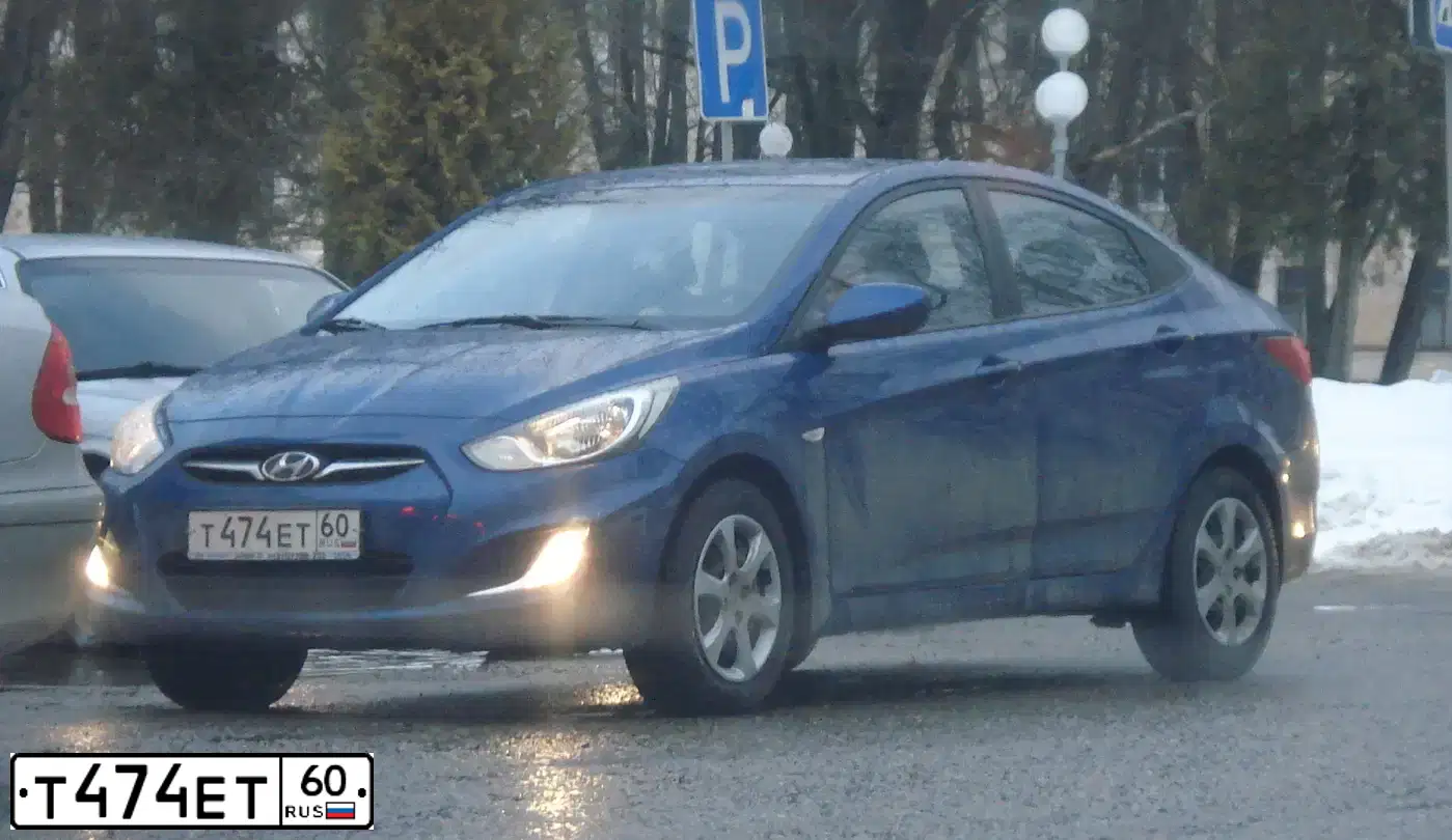 Фото автомобиля HYUNDAI SOLARIS, 2011 — госномер Т474ЕТ60. Цвет: ТЕМНО-СИНИЙ