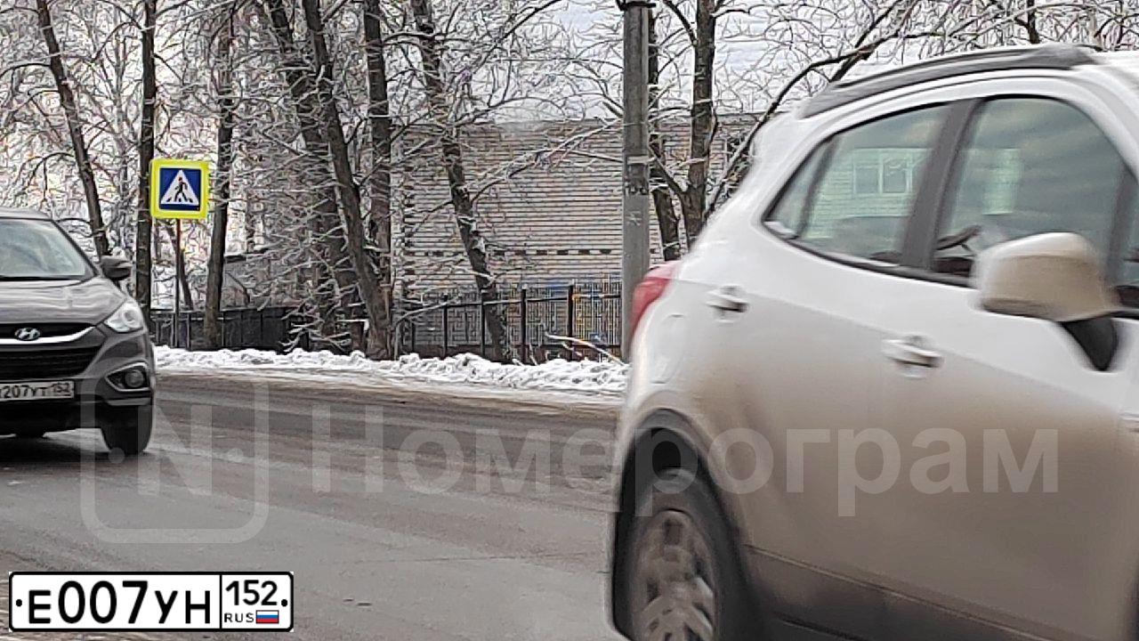 Фото автомобиля VOLVO XC90, 2010 — госномер Е007УН152. Цвет: СЕРЕБРИСТЫЙ
