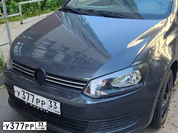 Фото автомобиля VOLKSWAGEN POLO, 2014 — госномер У377РР33. Цвет: СЕРЫЙ