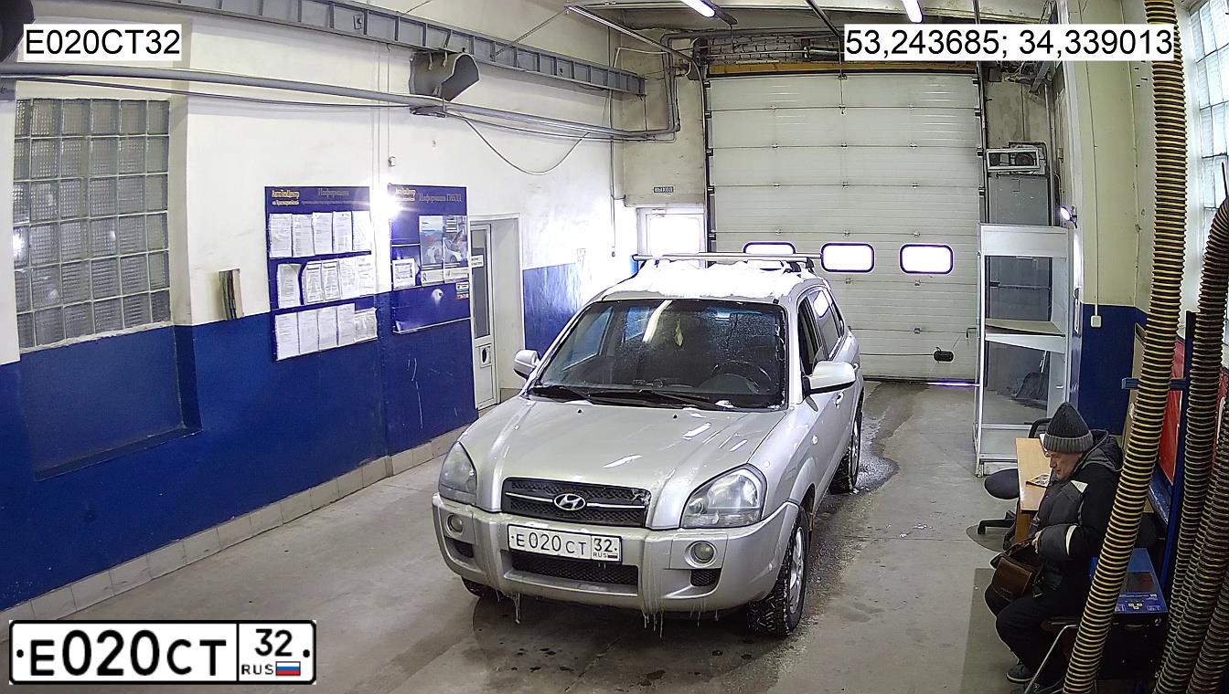 Фото автомобиля HYUNDAI IX55, 2011 — госномер Е020ОТ32. Цвет: ЧЕРНЫЙ