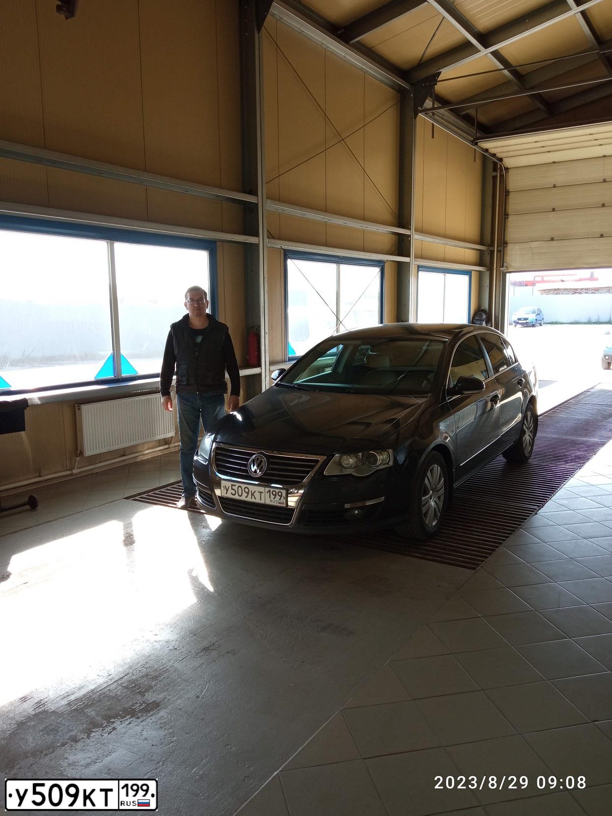 Фото автомобиля VOLKSWAGEN PASSAT, 2008 — госномер У509КТ199. Цвет: ЧЕРНО-СЕРЫЙ