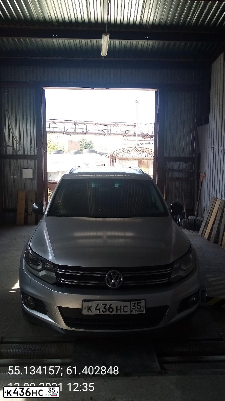 Фото автомобиля VOLKSWAGEN TIGUAN, 2013 — госномер Т563ВС196. Цвет: СВЕТЛО-СЕРЫЙ