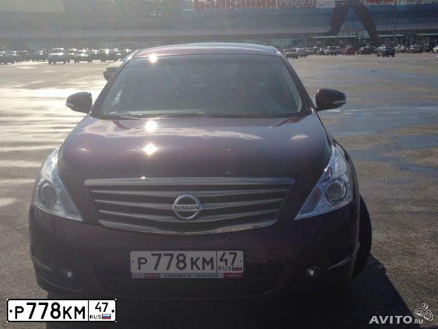 Фото автомобиля NISSAN TEANA, 2011 — госномер Р778КМ47. Цвет: ТЕМНО-БОРДОВЫЙ