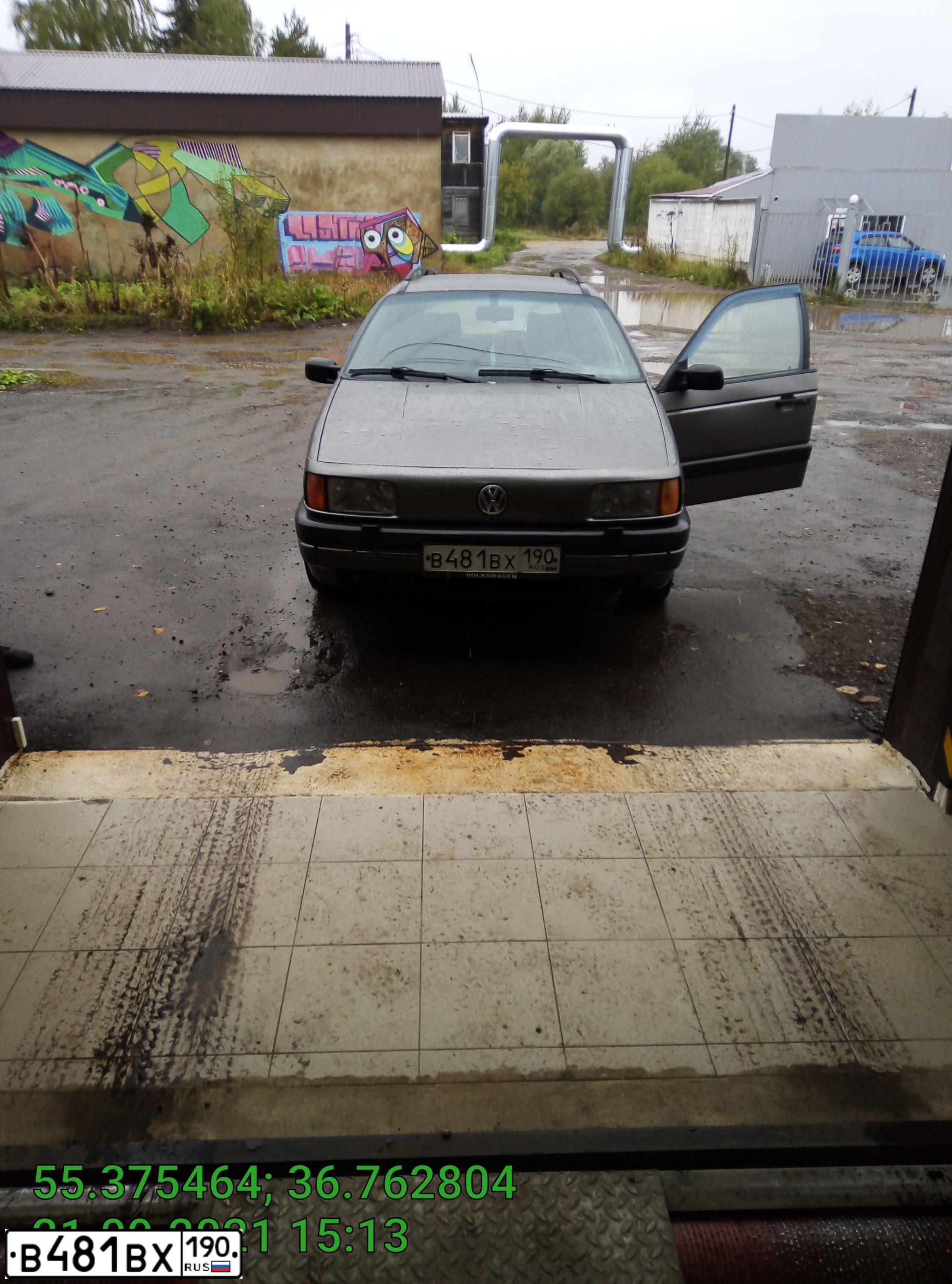 Фото автомобиля VOLKSWAGEN VARIANT, 1991 — госномер Е210СВ790. Цвет: СЕРЫЙ