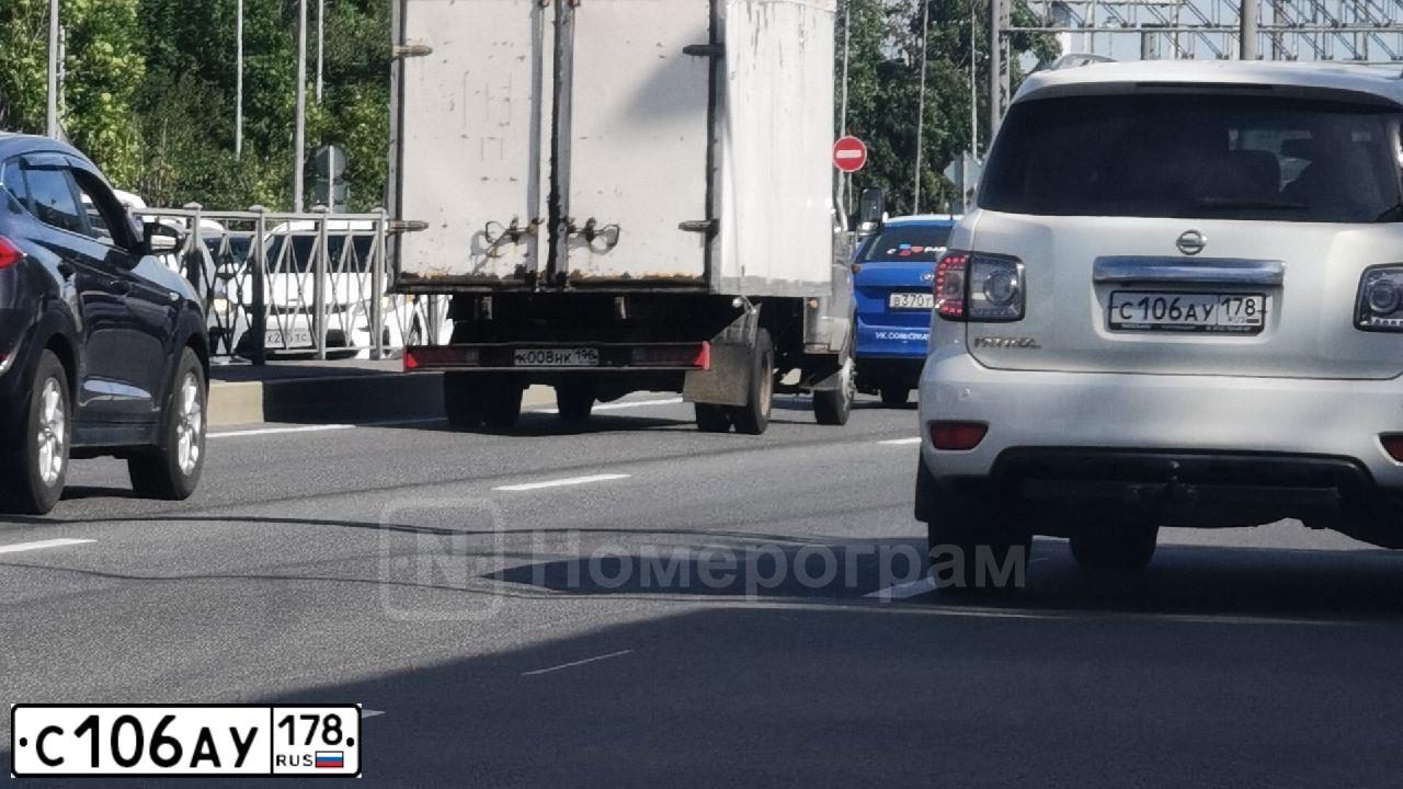 Фото автомобиля NISSAN PATROL, 2010 — госномер О837КО78. Цвет: Белый