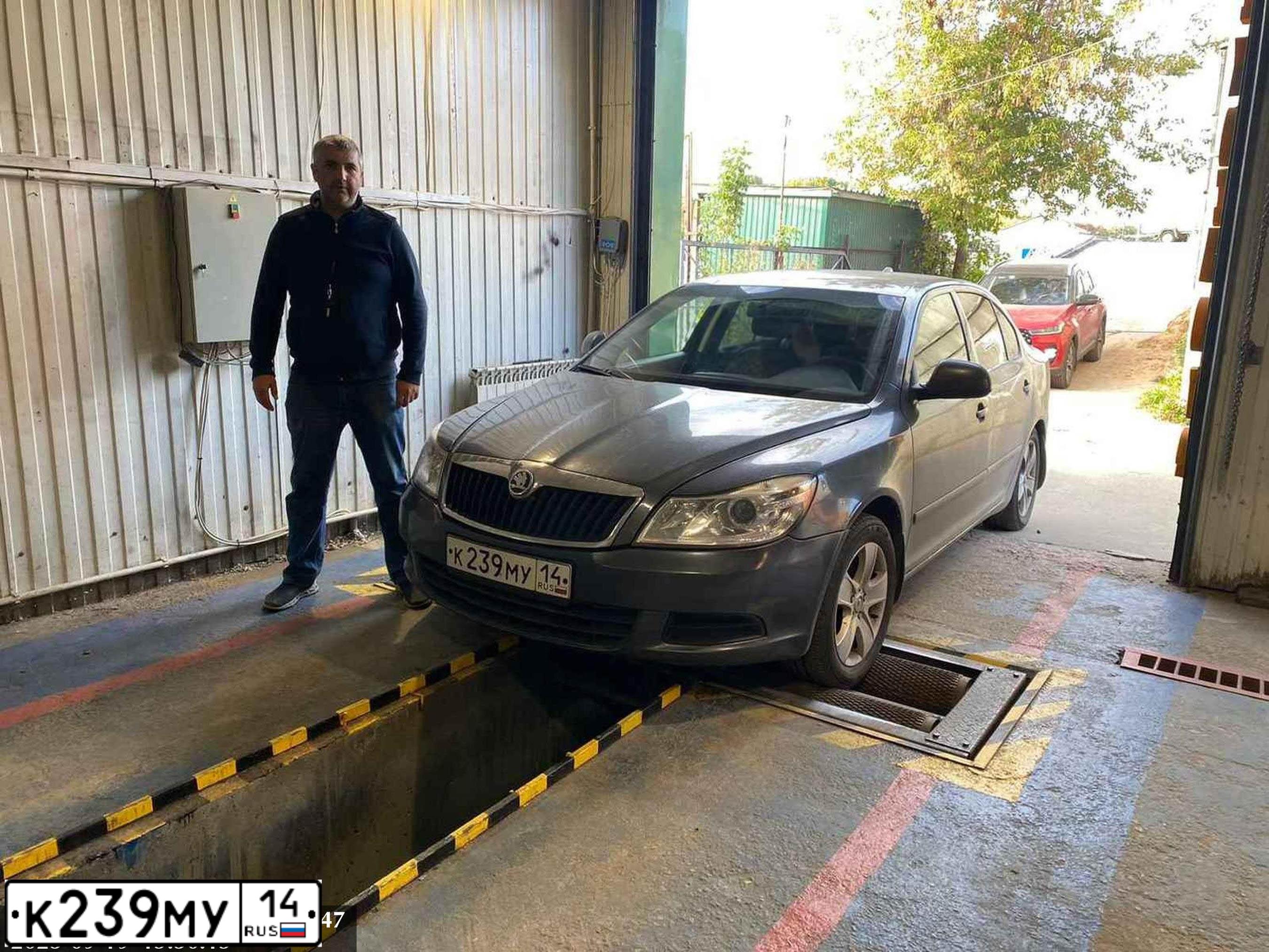 Фото автомобиля SKODA OCTAVIA, 2011 — госномер А163ТЕ797. Цвет: ТЕМНО-СЕРЫЙ