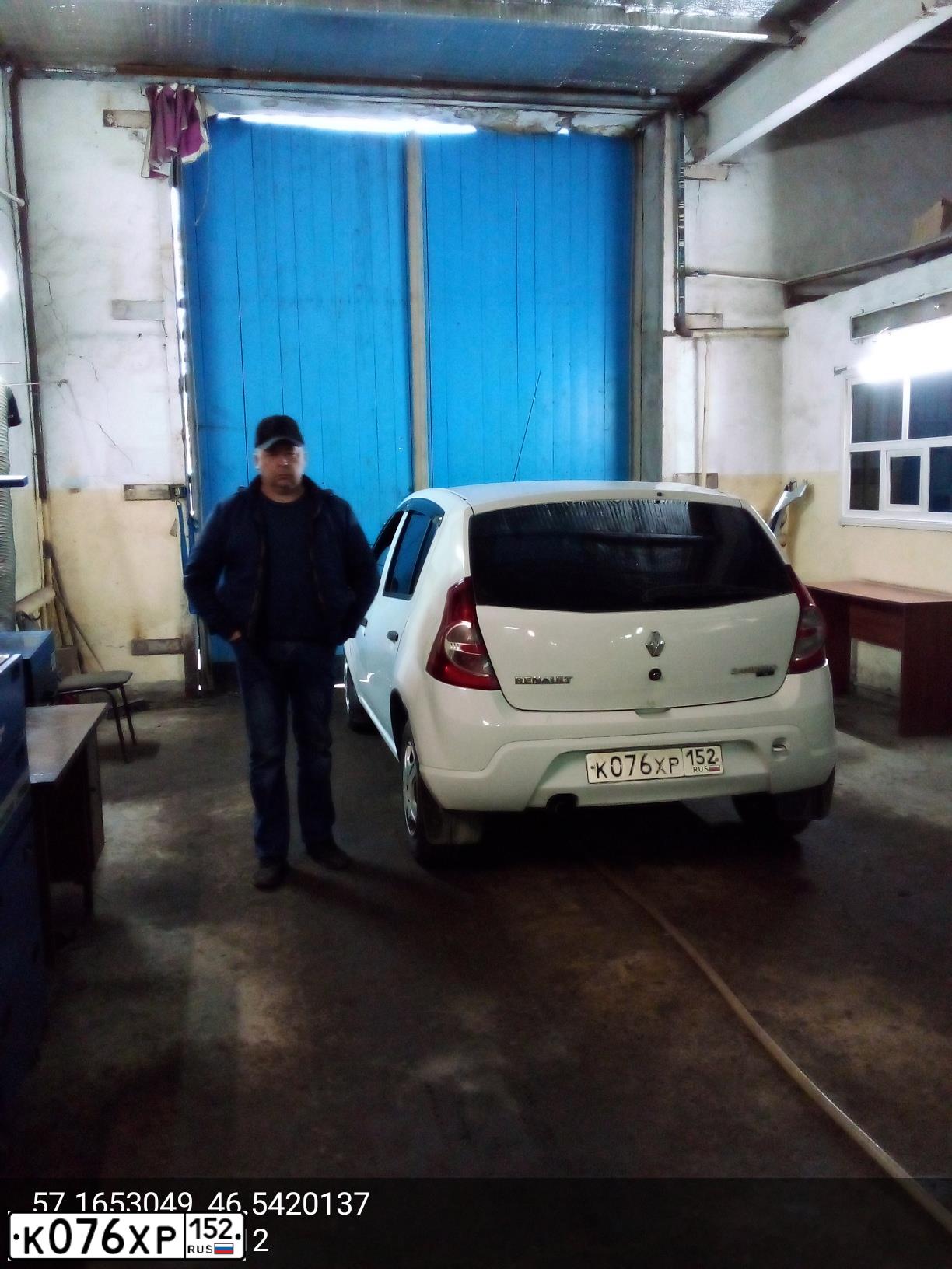 Фото автомобиля RENAULT SANDERO, 2013 — госномер У523РН152. Цвет: Белый