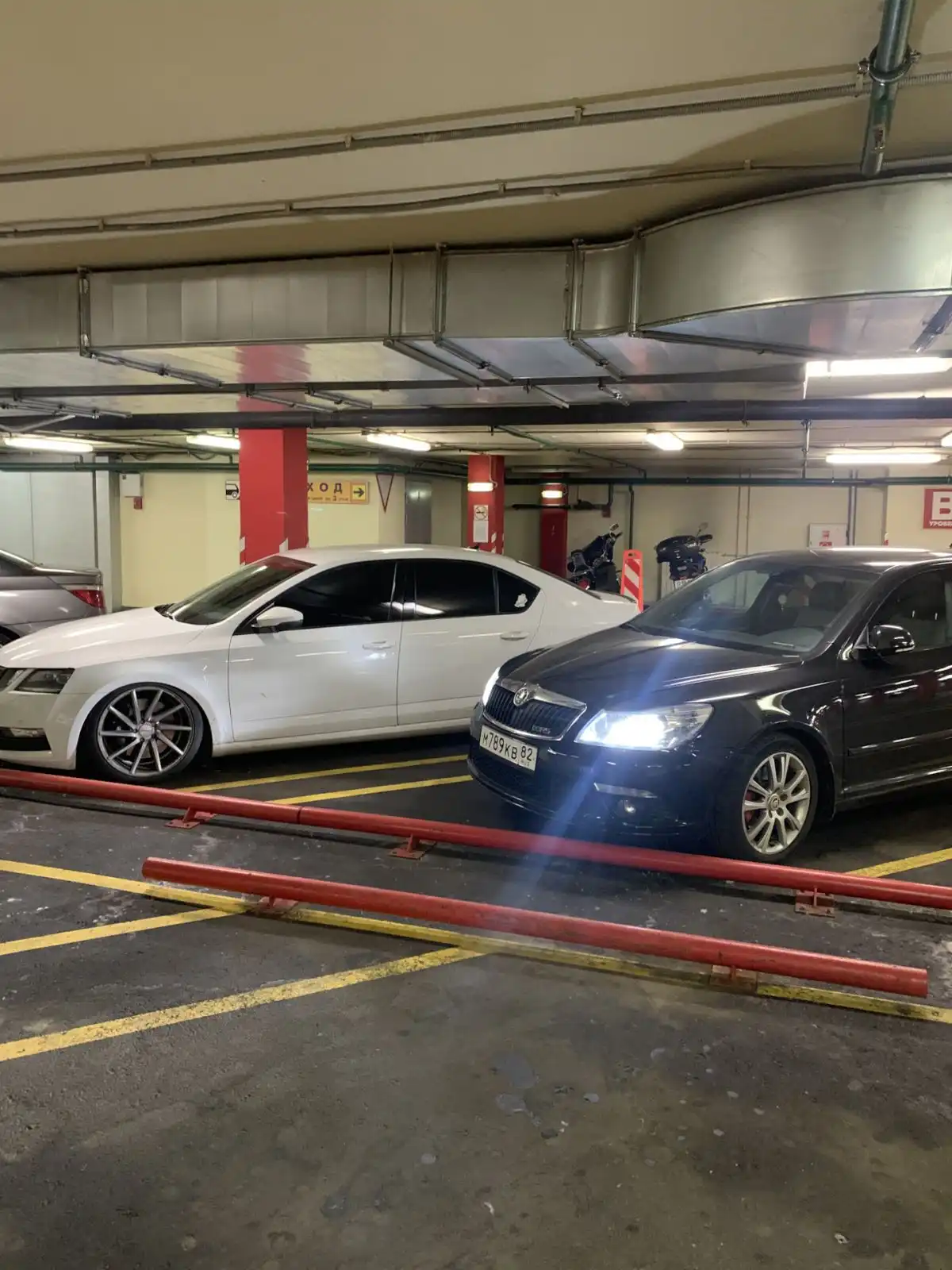 Фото автомобиля SKODA OCTAVIA, 2011 — госномер М789КВ82. Цвет: ЧЕРНЫЙ