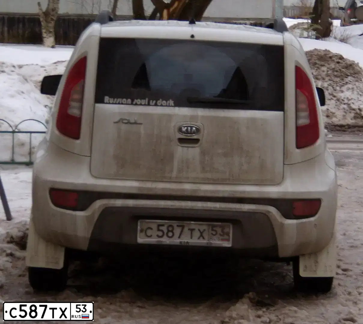 Фото автомобиля KIA SOUL, 2011 — госномер С587ТХ53. Цвет: Белый