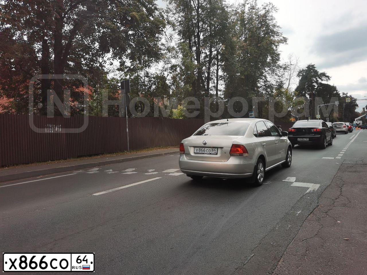 Фото автомобиля VOLKSWAGEN POLO, 2012 — госномер Х866СО64. Цвет: СЕРЕБРИСТО ЖЕЛТЫЙ