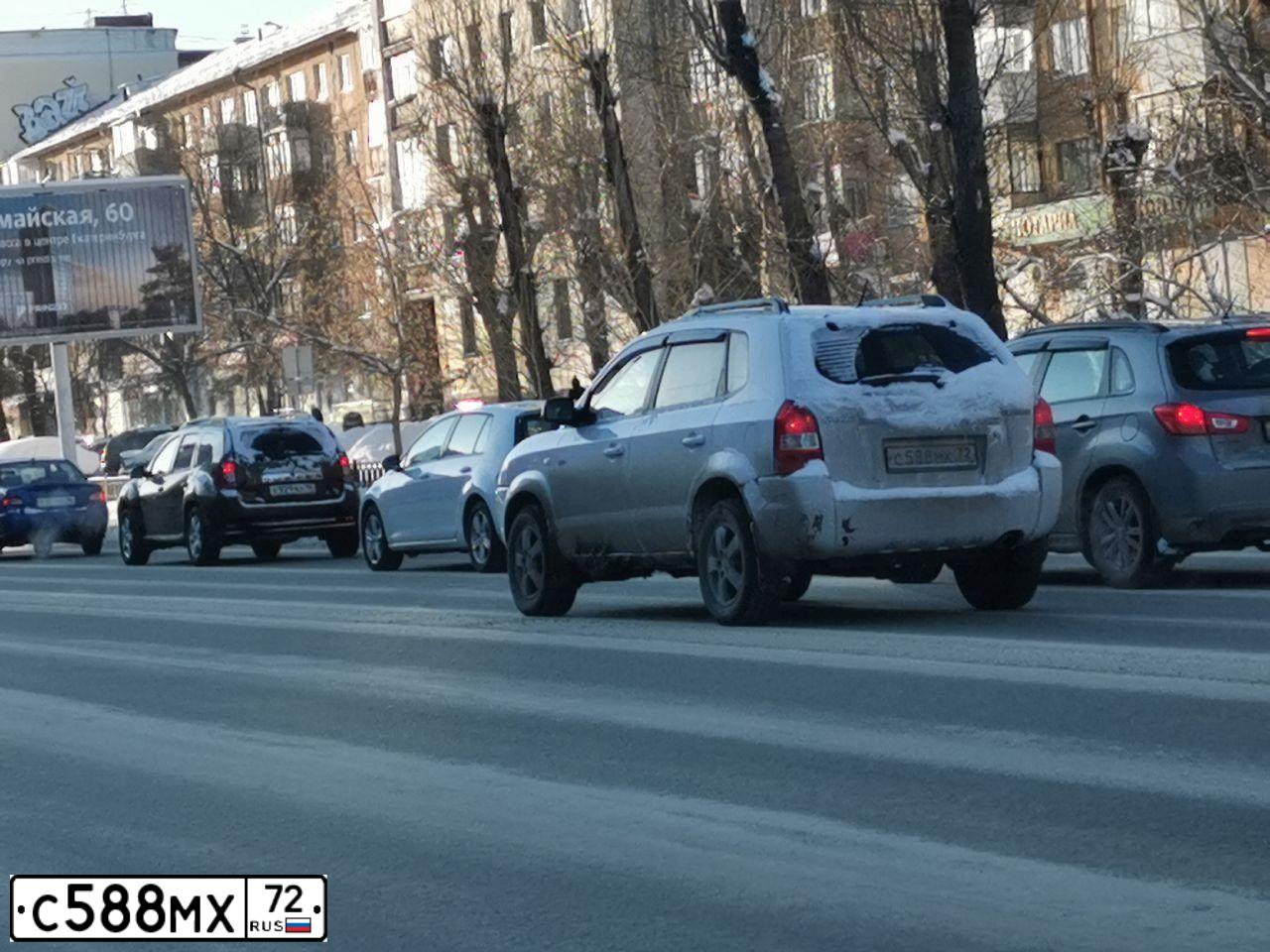 Фото автомобиля NISSAN QASHQAI, 2018 — госномер С588МХ72. Цвет: СЕРЕБРИСТЫЙ