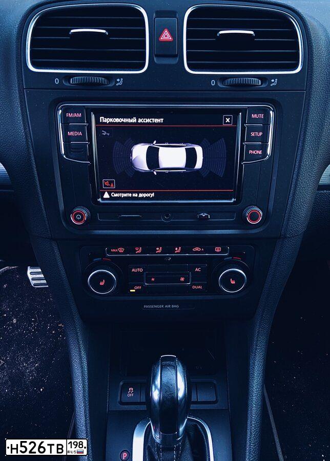 Фото автомобиля VOLKSWAGEN GOLF, 2011 — госномер С558ЕХ198. Цвет: синий