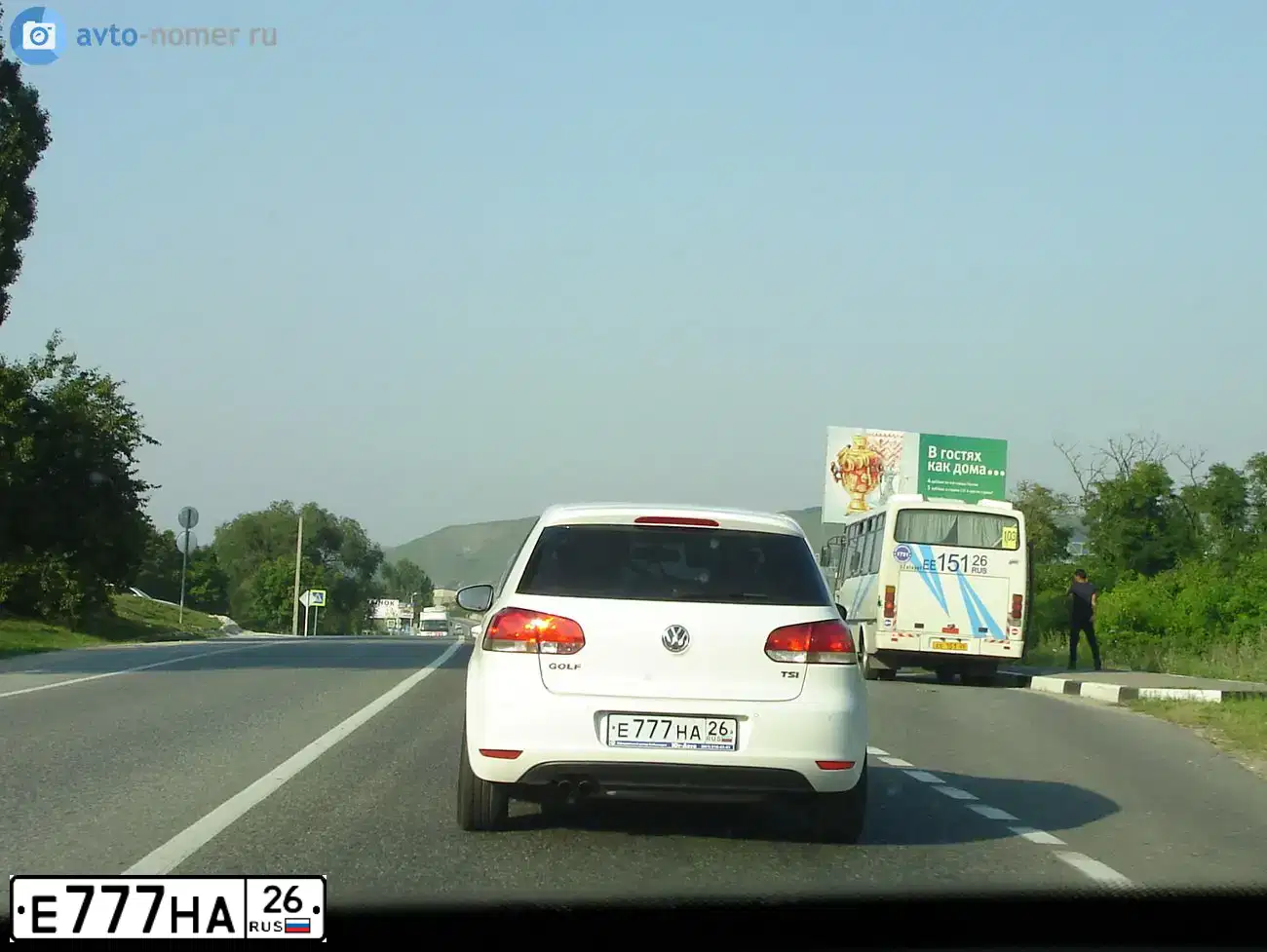 Фото автомобиля VOLKSWAGEN GOLF, 2009 — госномер Н814УА26. Цвет: БЕЛЫЙ