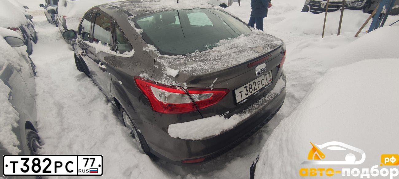 Фото автомобиля FORD FOCUS, 2013 — госномер Т382РС77. Цвет: СЕРО-КОРИЧНЕВЫЙ