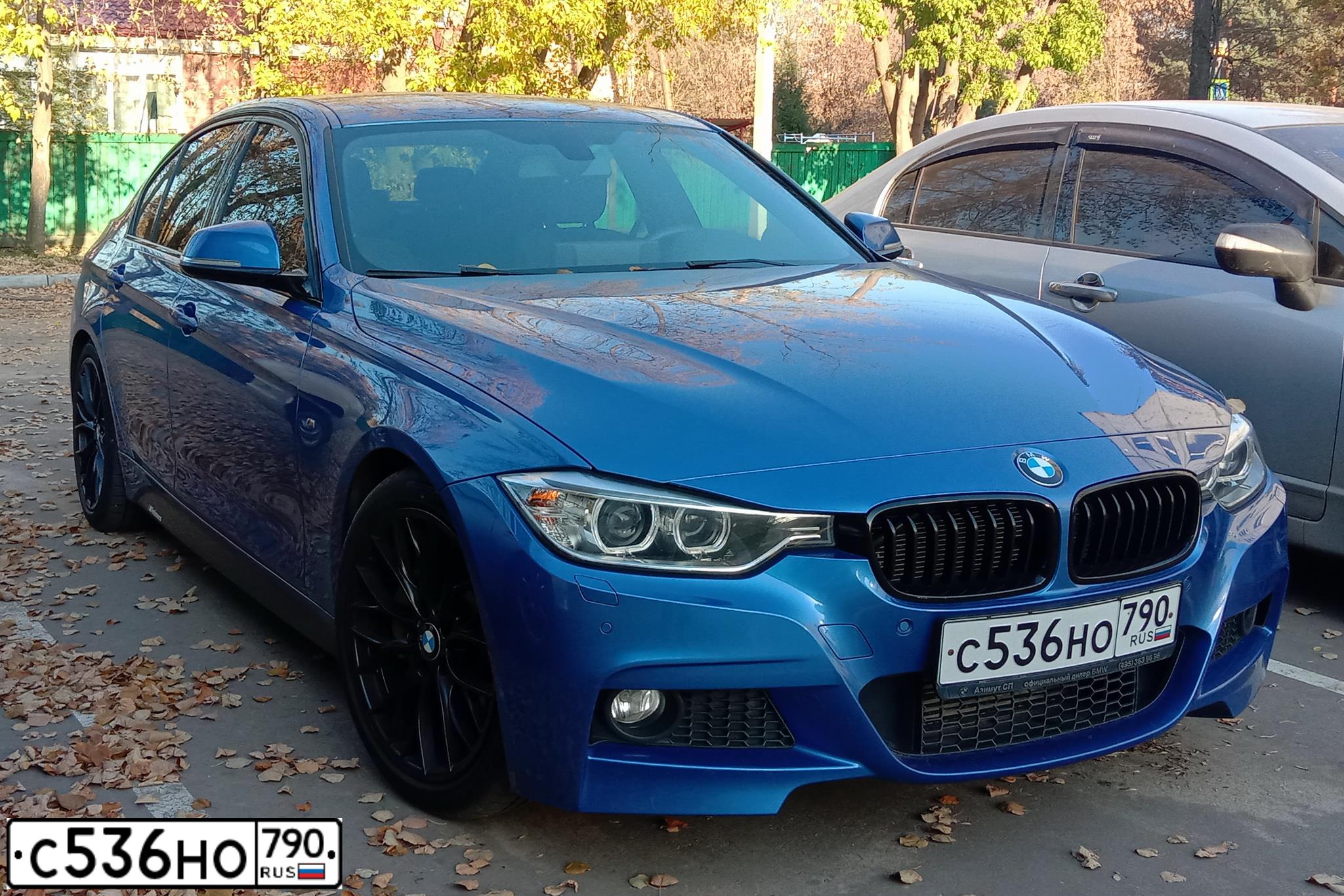 Фото автомобиля BMW SERIE 3, 2015 — госномер С536НО790. Цвет: синий