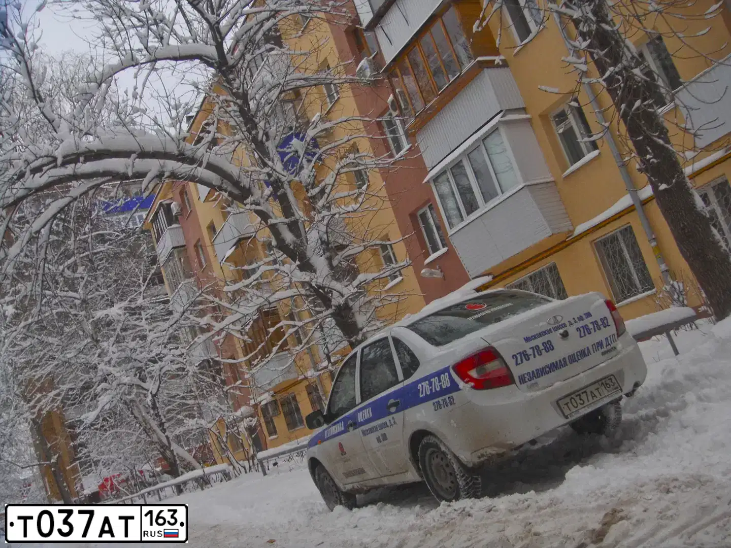 Фото автомобиля LADA 2190 GRANTA, 2013 — госномер М008РТ164. Цвет: Белый