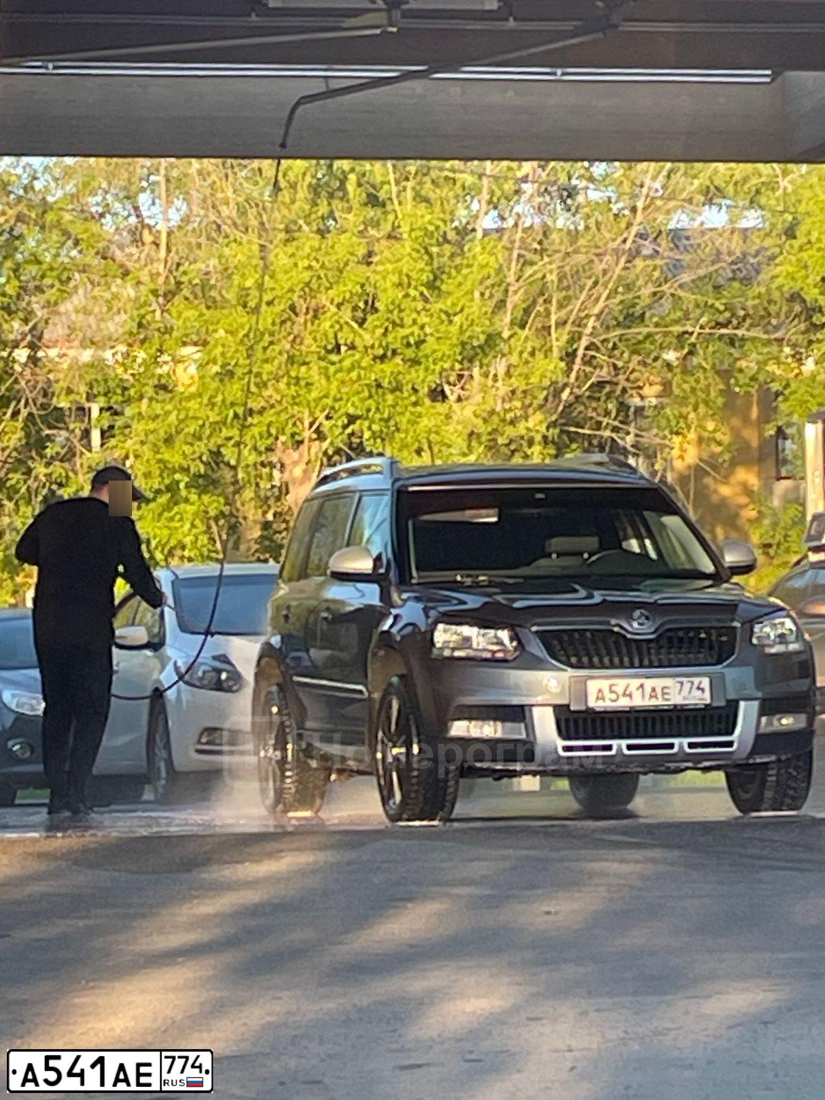 Фото автомобиля SKODA YETI, 2014 — госномер А541АЕ774. Цвет: ТЕМНО-СЕРЫЙ