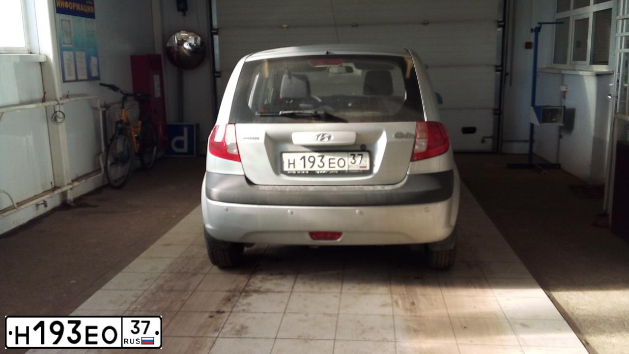 Фото автомобиля HYUNDAI GETZ, 2010 — госномер Х576НР76. Цвет: СЕРЫЙ