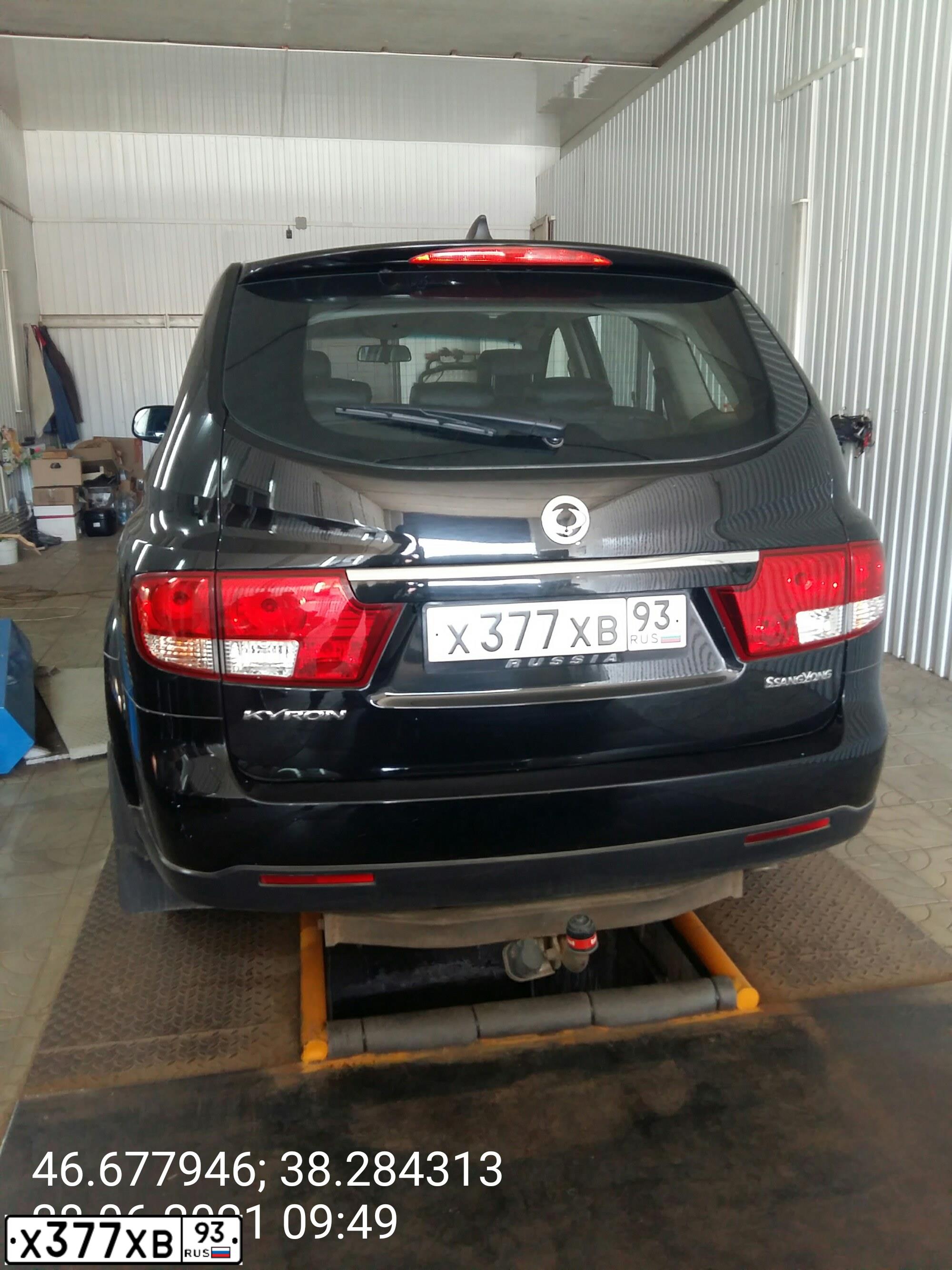 Фото автомобиля SSANGYONG KYRON, 2009 — госномер Х377ХВ93. Цвет: ЧЕРНЫЙ МЕТАЛЛИК