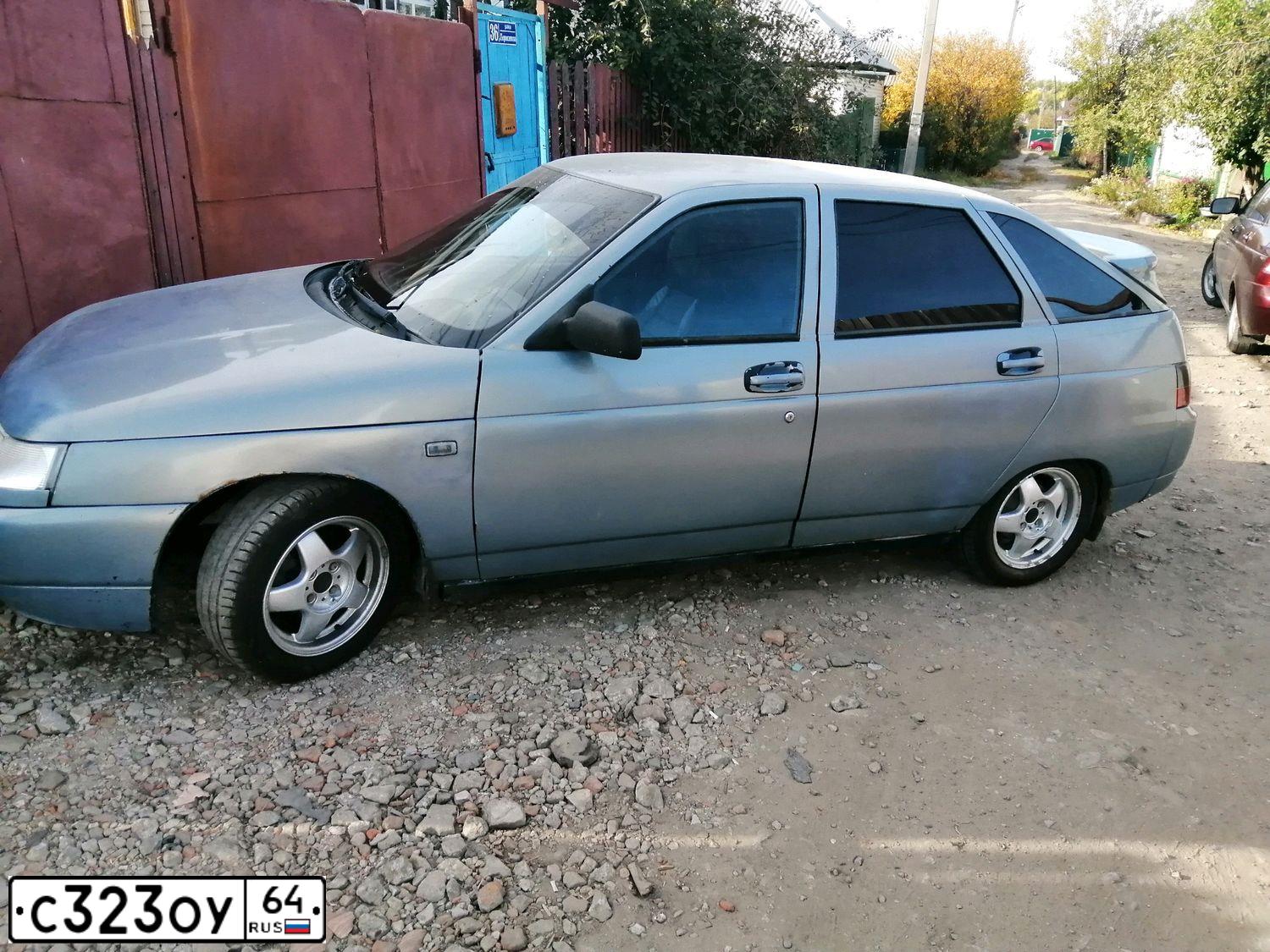 Фото автомобиля LADA 2112, 2002 — госномер Р737РХ64. Цвет: СЕРЫЙ